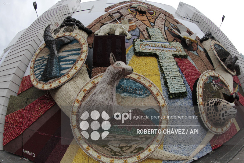 BENDICION FIESTA DE LAS FLORES Y LAS FRUTAS EN AMBATO