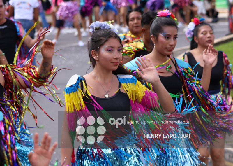 CARNAVAL DE COLORES QUITO