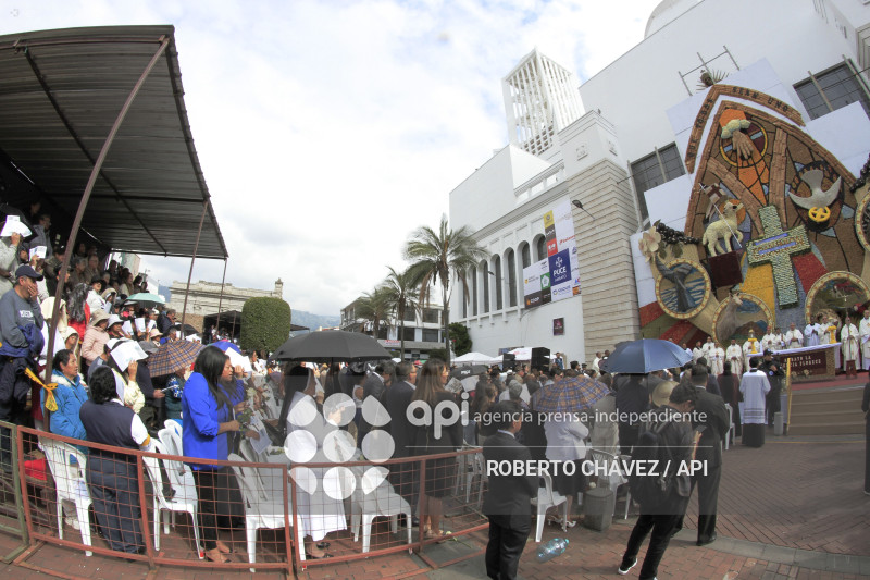 BENDICION FIESTA DE LAS FLORES Y LAS FRUTAS EN AMBATO