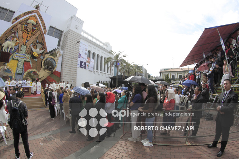 BENDICION FIESTA DE LAS FLORES Y LAS FRUTAS EN AMBATO