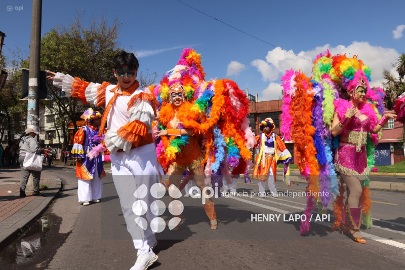 CARNAVAL DE COLORES QUITO