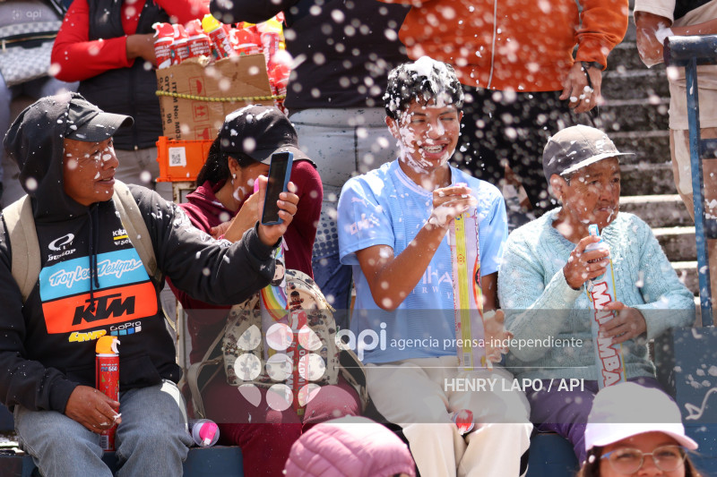 CARNAVAL DE COLORES QUITO