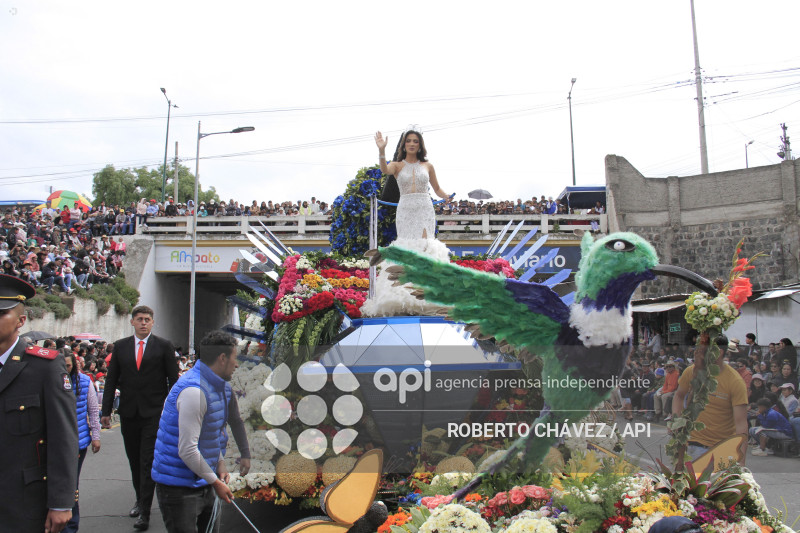 DESFILE FIESTA DE LAS FLORES Y LAS FRUTAS EN AMBATO