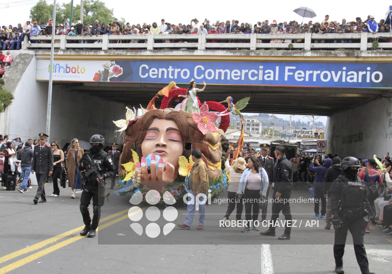 DESFILE FIESTA DE LAS FLORES Y LAS FRUTAS EN AMBATO