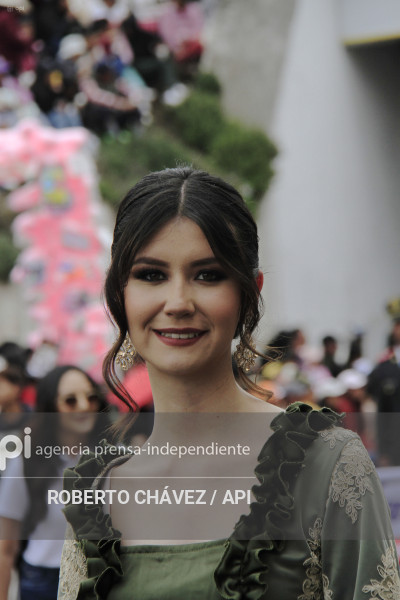 DESFILE FIESTA DE LAS FLORES Y LAS FRUTAS EN AMBATO