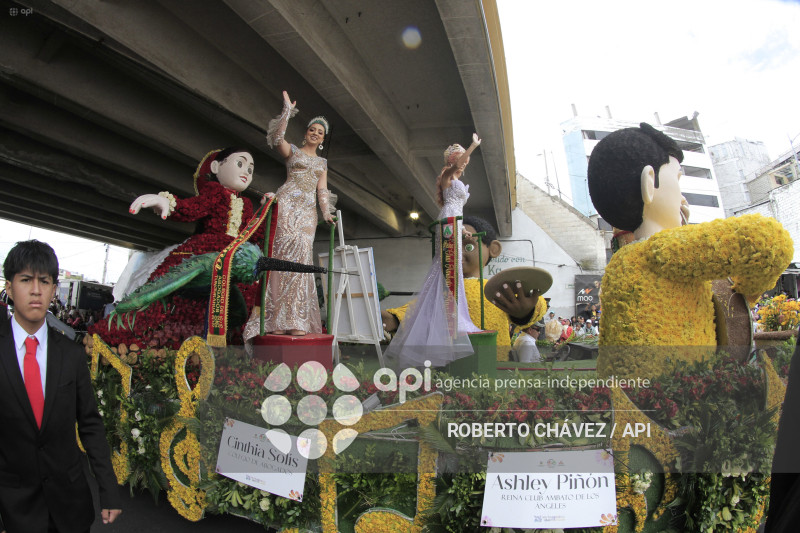 DESFILE FIESTA DE LAS FLORES Y LAS FRUTAS EN AMBATO