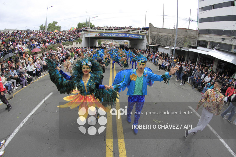 DESFILE FIESTA DE LAS FLORES Y LAS FRUTAS EN AMBATO