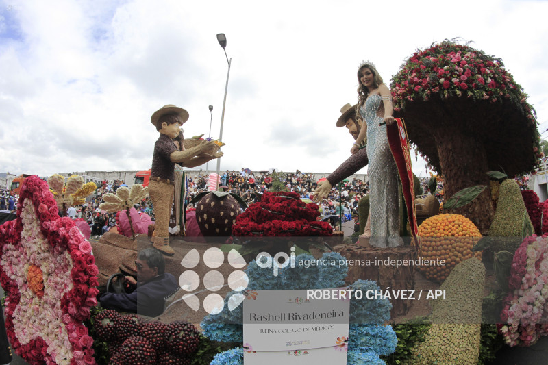 DESFILE FIESTA DE LAS FLORES Y LAS FRUTAS EN AMBATO