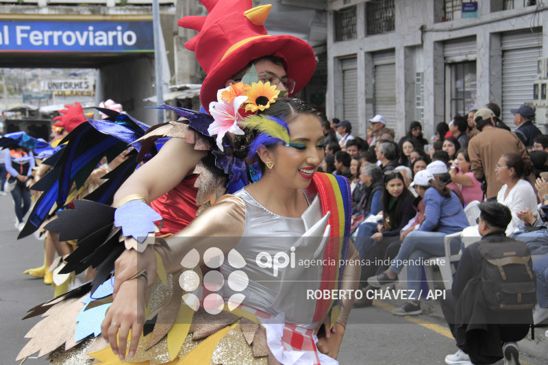 DESFILE FIESTA DE LAS FLORES Y LAS FRUTAS EN AMBATO