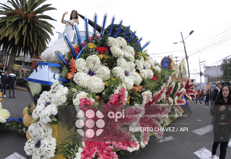 DESFILE FIESTA DE LAS FLORES Y LAS FRUTAS EN AMBATO