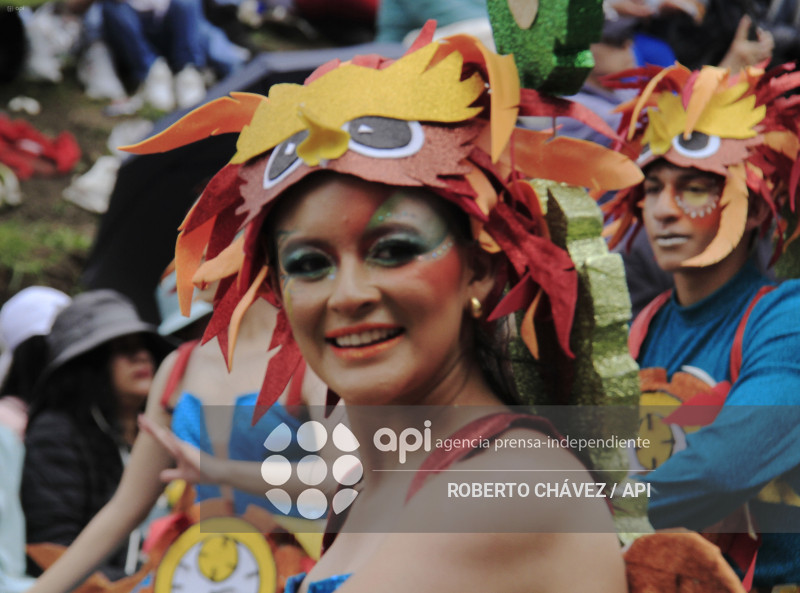 DESFILE FIESTA DE LAS FLORES Y LAS FRUTAS EN AMBATO