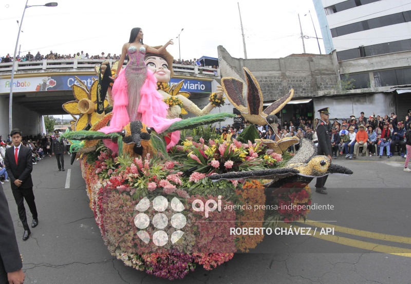 DESFILE FIESTA DE LAS FLORES Y LAS FRUTAS EN AMBATO