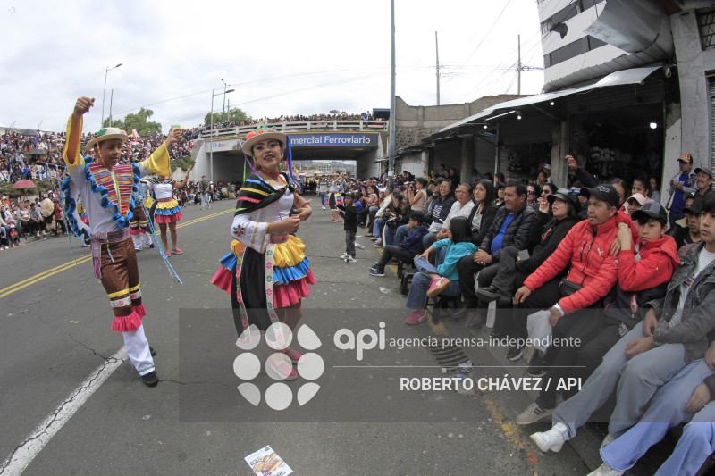 DESFILE FIESTA DE LAS FLORES Y LAS FRUTAS EN AMBATO