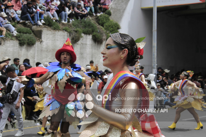 DESFILE FIESTA DE LAS FLORES Y LAS FRUTAS EN AMBATO
