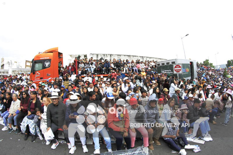 DESFILE FIESTA DE LAS FLORES Y LAS FRUTAS EN AMBATO