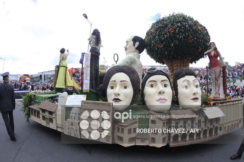 DESFILE FIESTA DE LAS FLORES Y LAS FRUTAS EN AMBATO