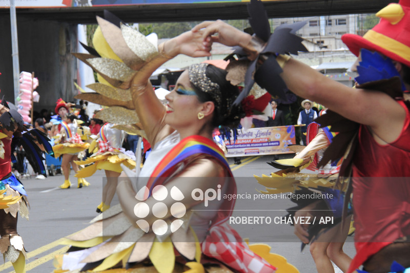 DESFILE FIESTA DE LAS FLORES Y LAS FRUTAS EN AMBATO