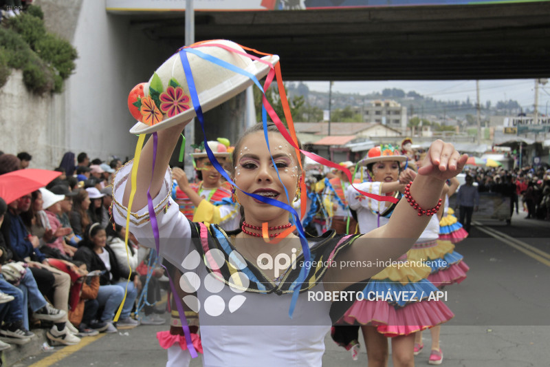 DESFILE FIESTA DE LAS FLORES Y LAS FRUTAS EN AMBATO