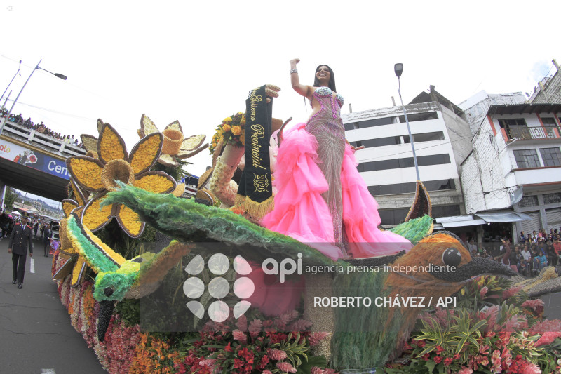DESFILE FIESTA DE LAS FLORES Y LAS FRUTAS EN AMBATO