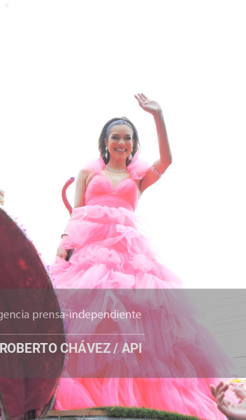 DESFILE FIESTA DE LAS FLORES Y LAS FRUTAS EN AMBATO