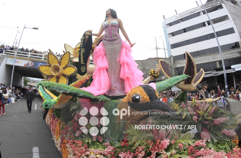 DESFILE FIESTA DE LAS FLORES Y LAS FRUTAS EN AMBATO