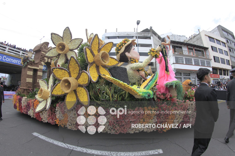DESFILE FIESTA DE LAS FLORES Y LAS FRUTAS EN AMBATO