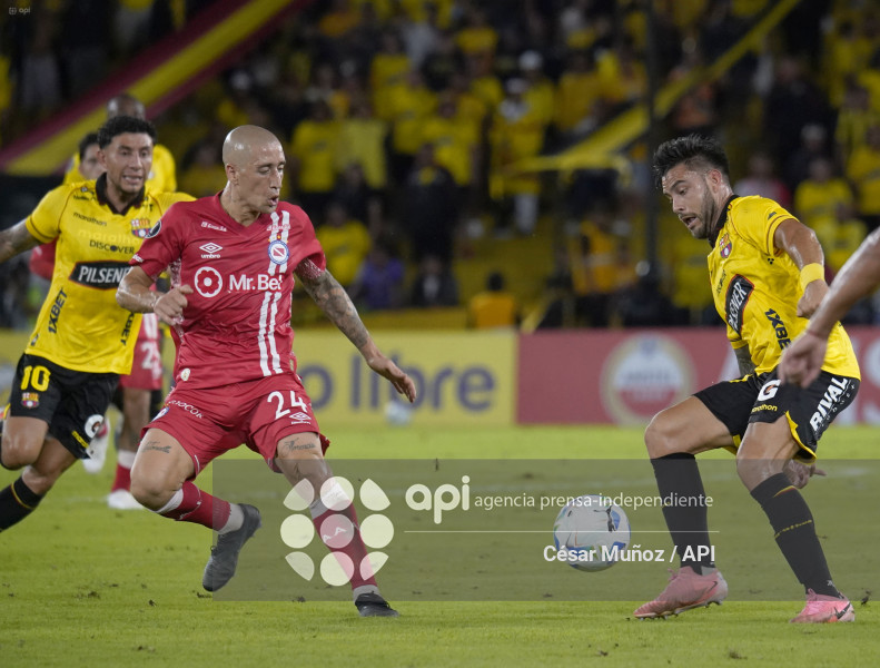 FBL-LIBERTADORES-BARCELONA-ARGENTINOS