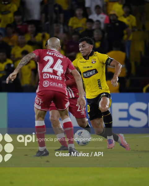 FBL-LIBERTADORES-BARCELONA-ARGENTINOS