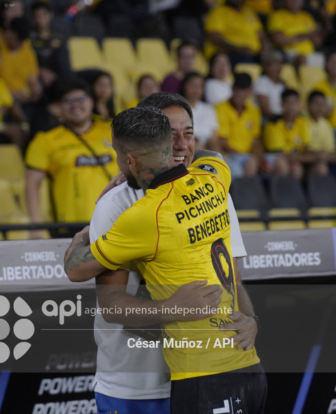 FBL-LIBERTADORES-BARCELONA-ARGENTINOS