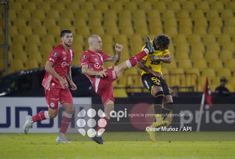 FBL-LIBERTADORES-BARCELONA-ARGENTINOS