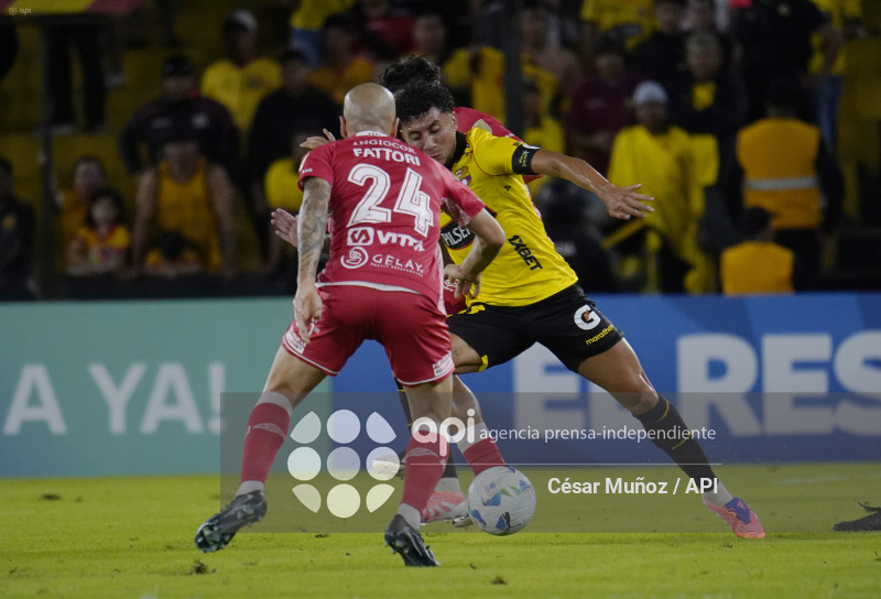 FBL-LIBERTADORES-BARCELONA-ARGENTINOS