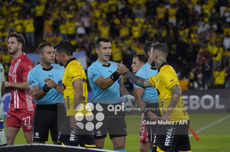 FBL-LIBERTADORES-BARCELONA-ARGENTINOS