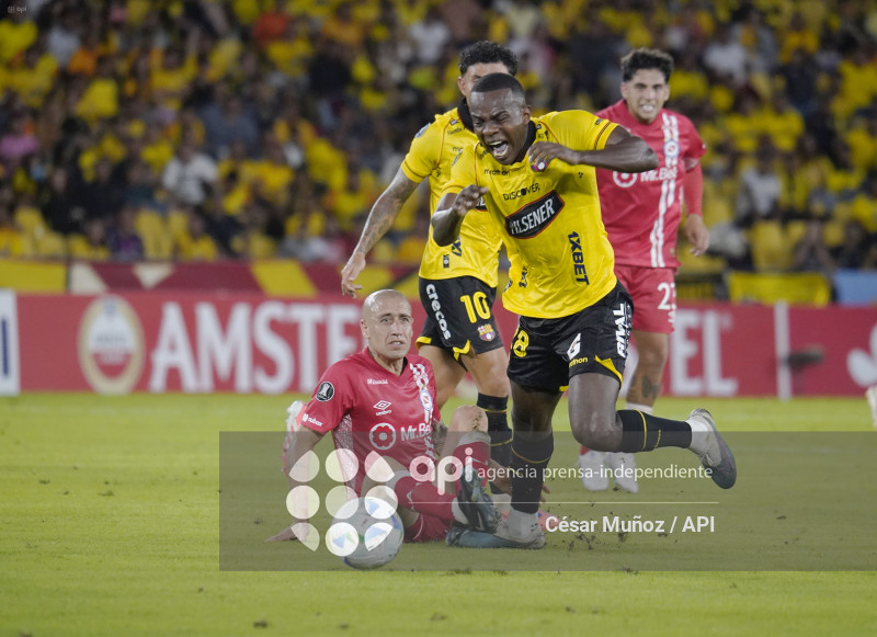 FBL-LIBERTADORES-BARCELONA-ARGENTINOS