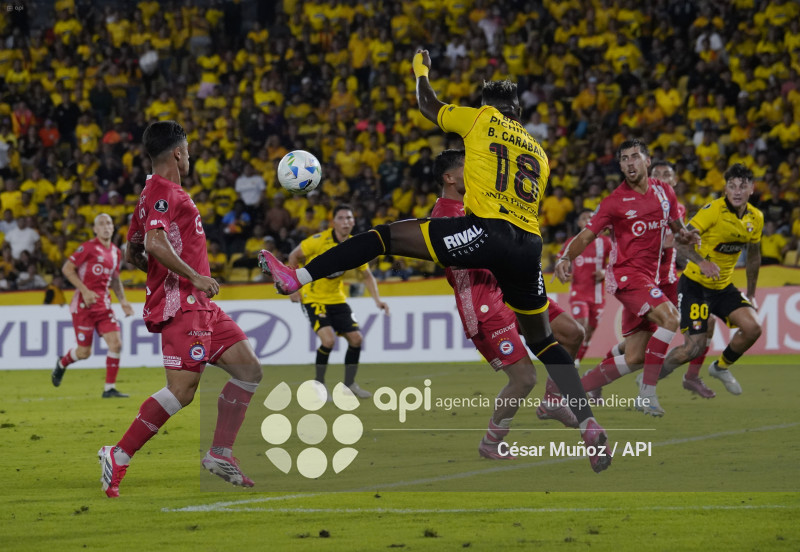 FBL-LIBERTADORES-BARCELONA-ARGENTINOS
