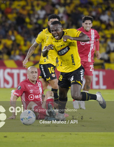 FBL-LIBERTADORES-BARCELONA-ARGENTINOS