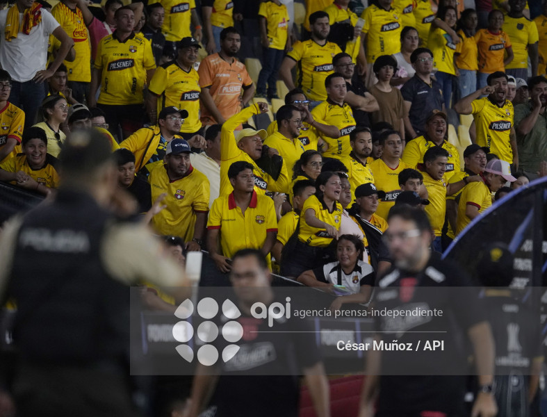 FBL-LIBERTADORES-BARCELONA-ARGENTINOS