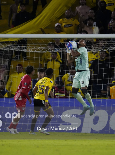 FBL-LIBERTADORES-BARCELONA-ARGENTINOS