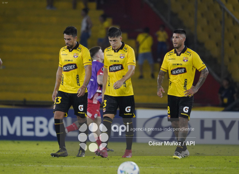 FBL-LIBERTADORES-BARCELONA-ARGENTINOS