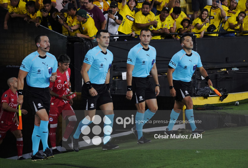 FBL-LIBERTADORES-BARCELONA-ARGENTINOS