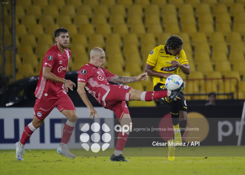 FBL-LIBERTADORES-BARCELONA-ARGENTINOS
