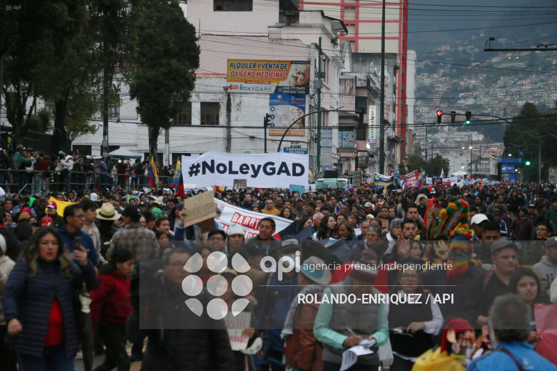 MARCHA CONTRA LEY REFORMATORIA COOTAD