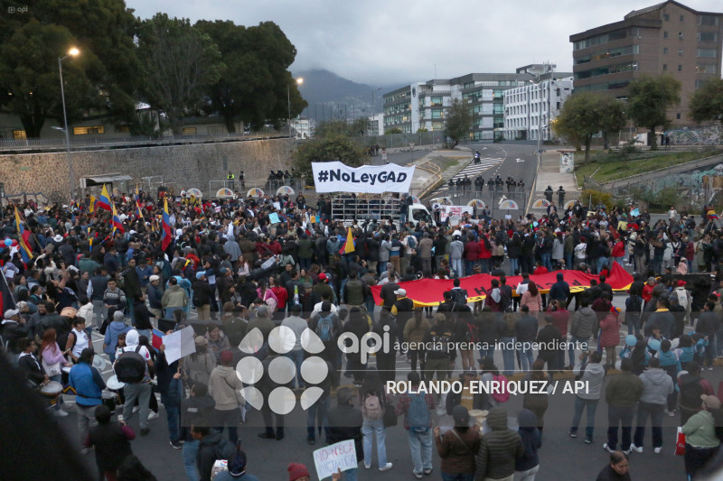 MARCHA CONTRA LEY REFORMATORIA COOTAD