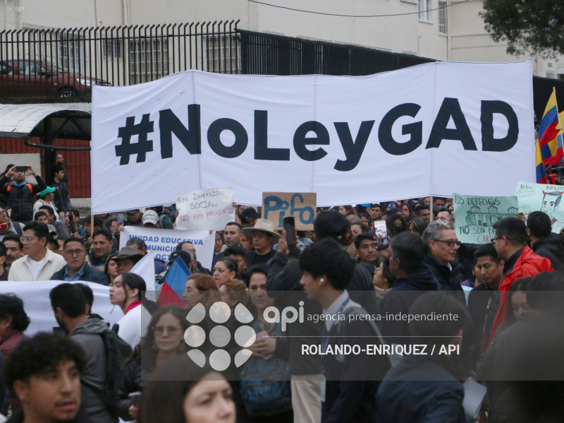 MARCHA CONTRA LEY REFORMATORIA COOTAD