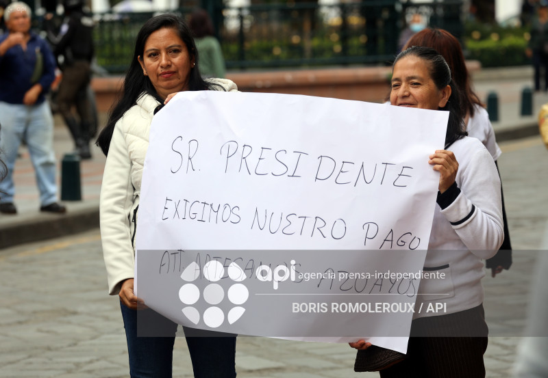 CUENCA-PLANTON-PROTESTA CONTRA GOBIERNO