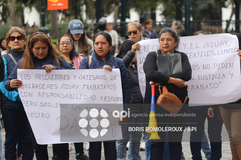 CUENCA-PLANTON-PROTESTA CONTRA GOBIERNO