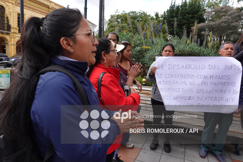 CUENCA-PLANTON-PROTESTA CONTRA GOBIERNO