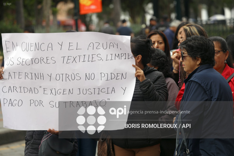 CUENCA-PLANTON-PROTESTA CONTRA GOBIERNO