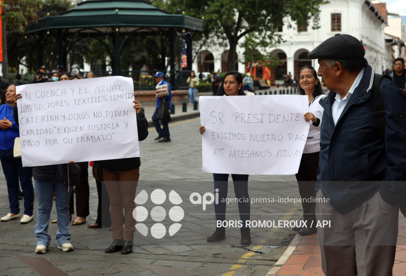 CUENCA-PLANTON-PROTESTA CONTRA GOBIERNO
