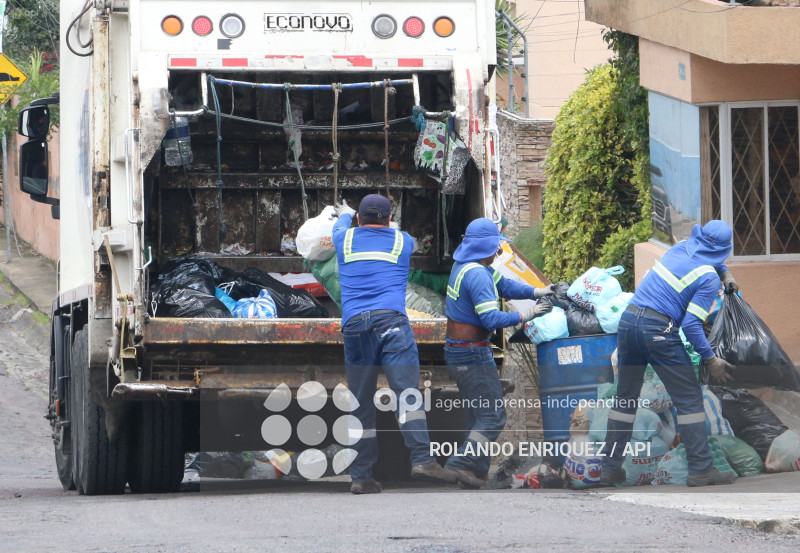 BASURA Y RECOLECCION QUITO
