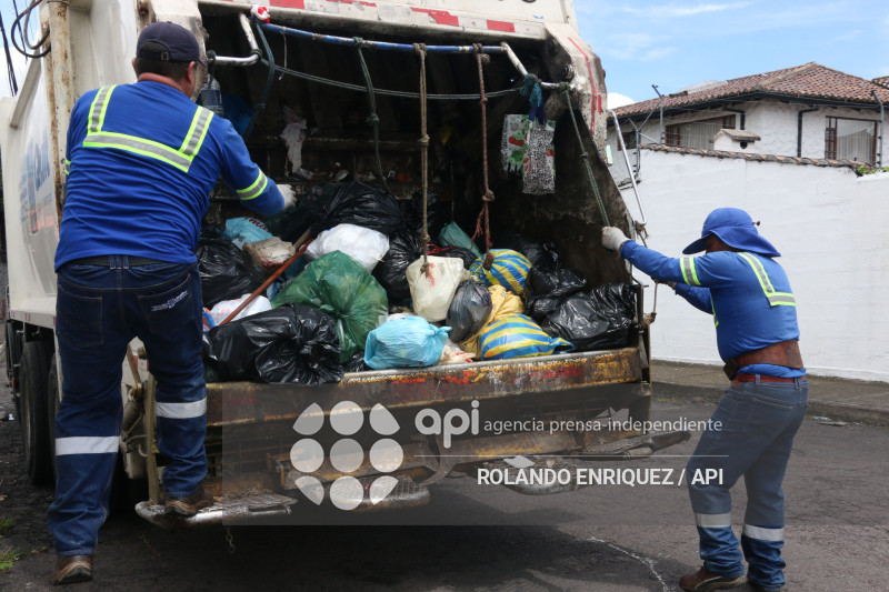 BASURA Y RECOLECCION QUITO